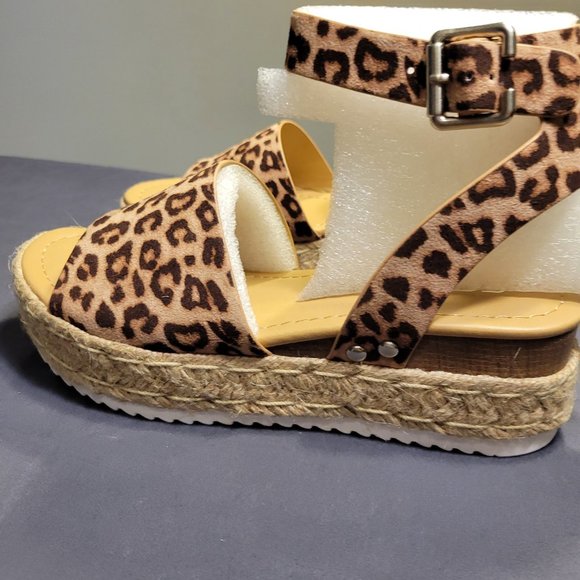 SODA WOMENS CHEETAH PATTERN SANDLES - SIZE 6 NEW WITH BOX - Picture 7 of 12